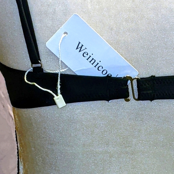 Weinicoco Black adjustable strap bikini top with hook closure very soft size S - Picture 3 of 3